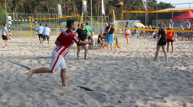 beach volleybal toernooi op vrijdag 28 Juni. Nog enkele plaatsen vrij!! wees erbij!!